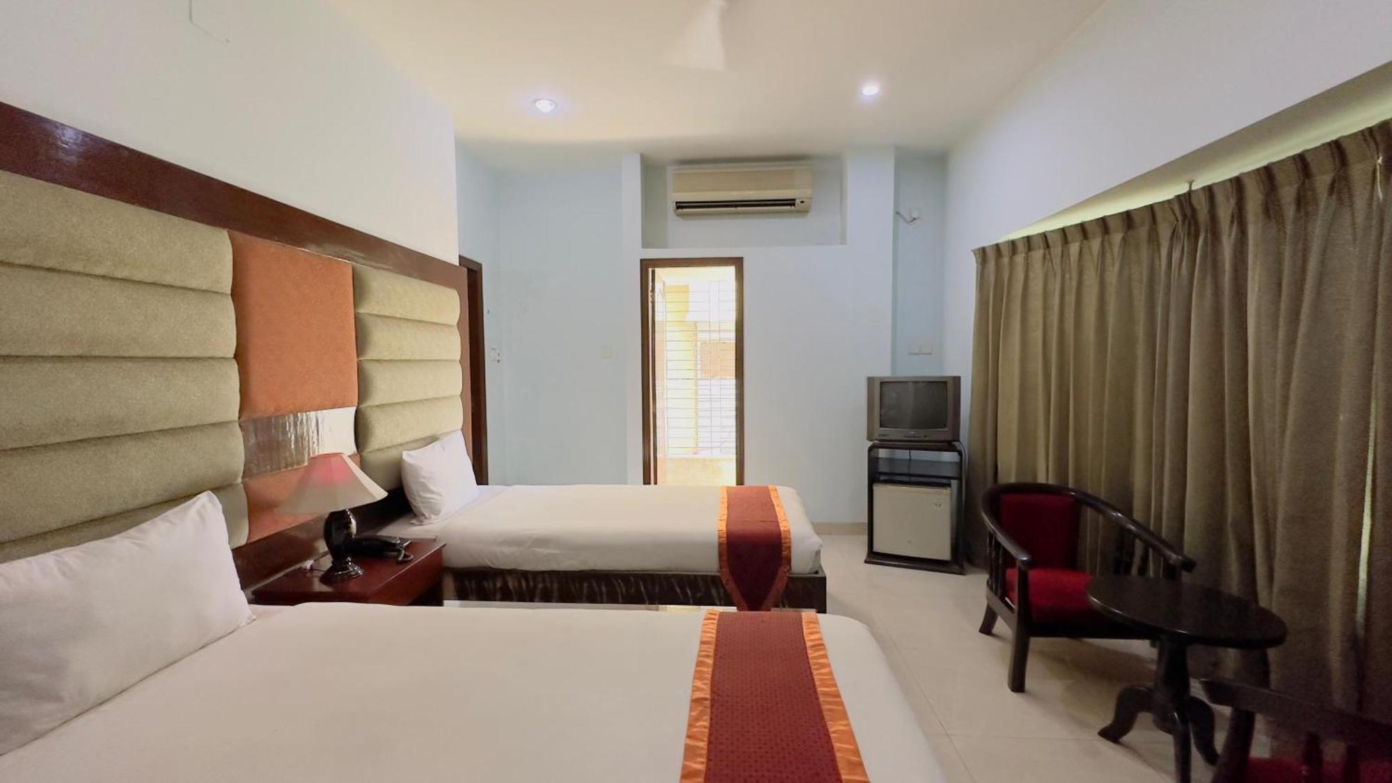 Grand Lake View Hotel Uttara Dhaka Bagian luar foto