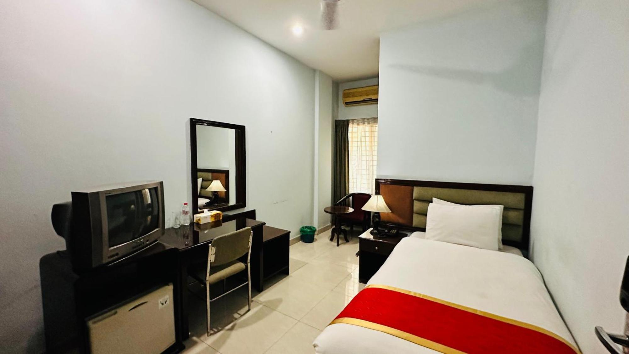 Grand Lake View Hotel Uttara Dhaka Bagian luar foto