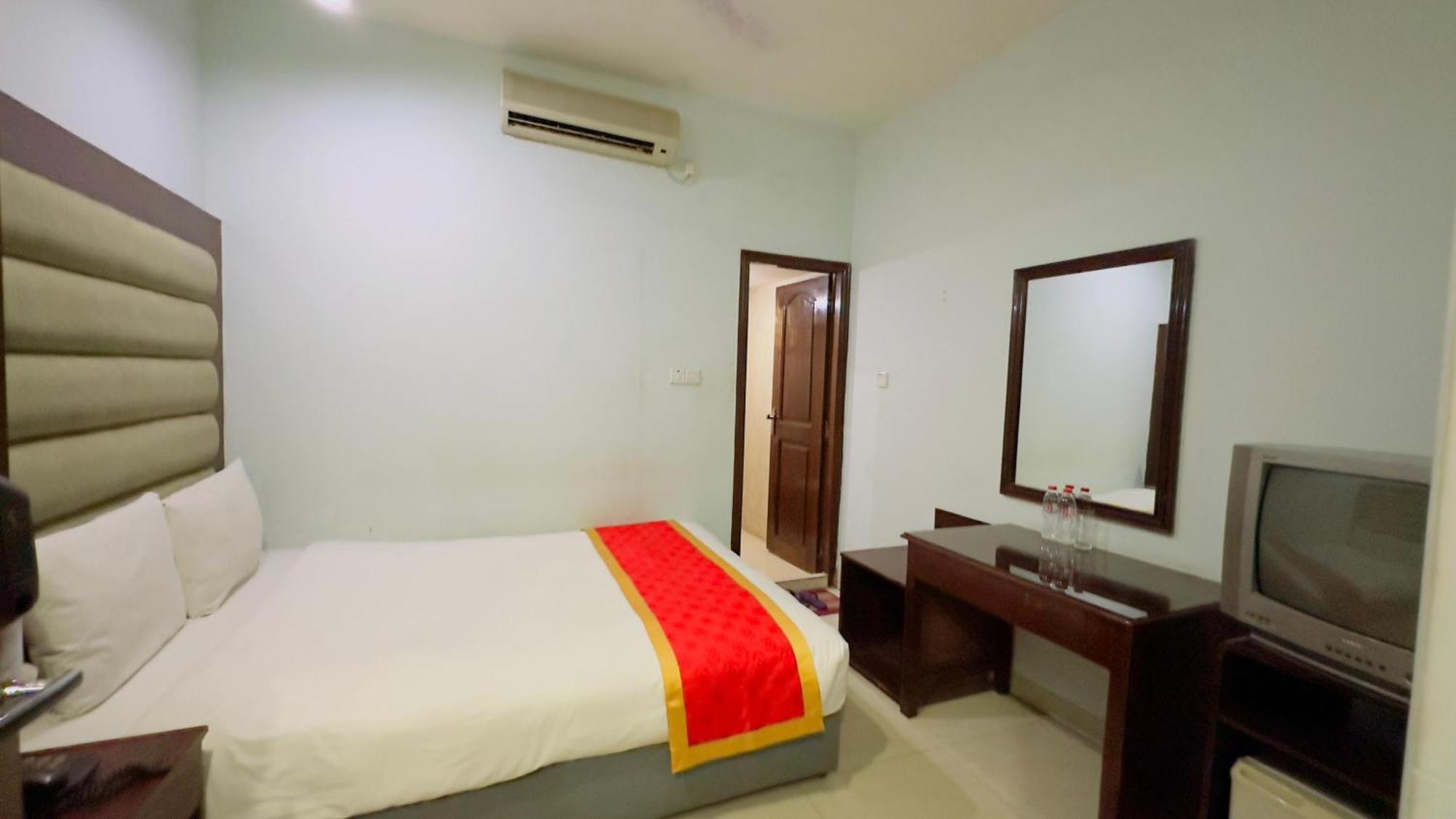 Grand Lake View Hotel Uttara Dhaka Bagian luar foto