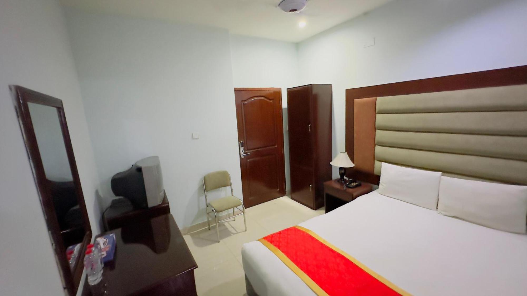 Grand Lake View Hotel Uttara Dhaka Bagian luar foto