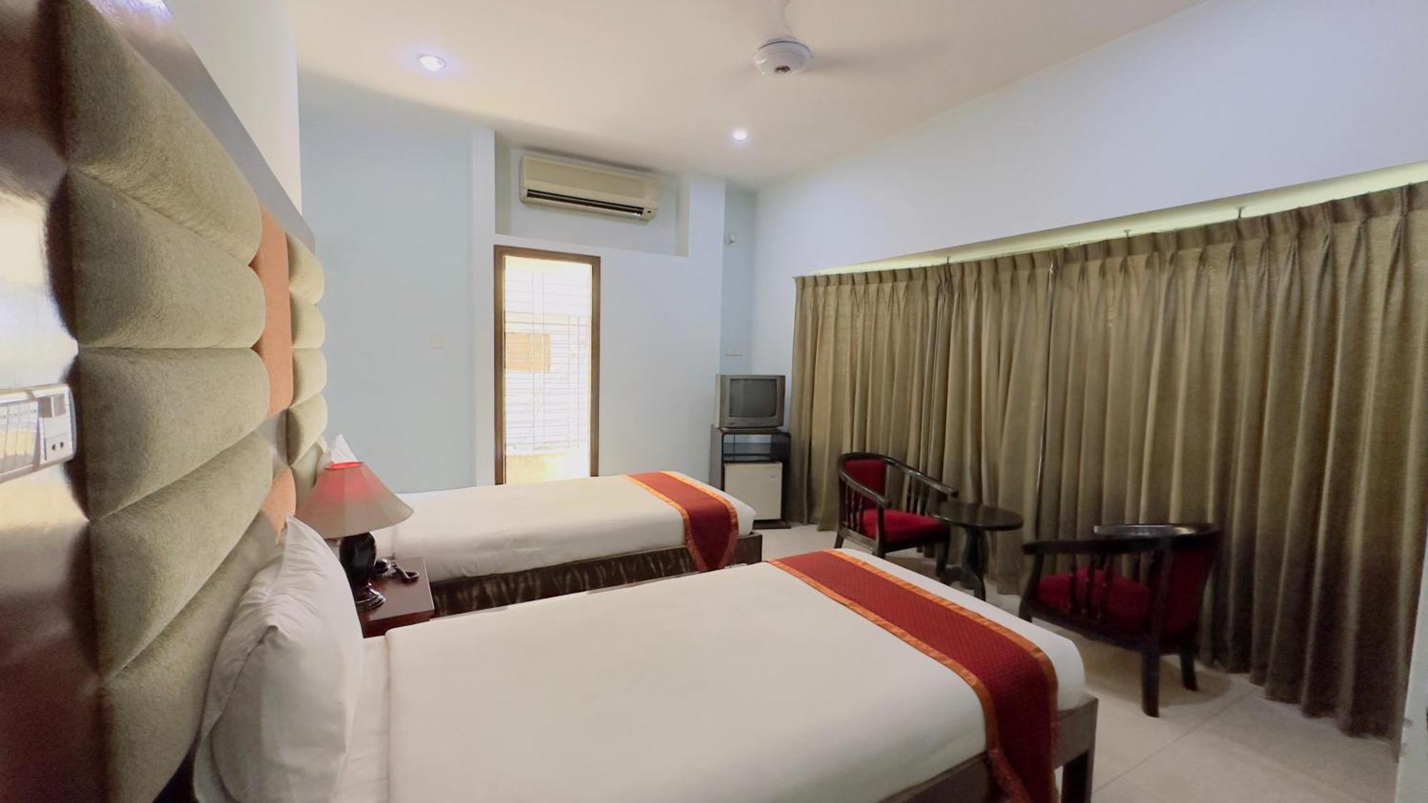 Grand Lake View Hotel Uttara Dhaka Bagian luar foto