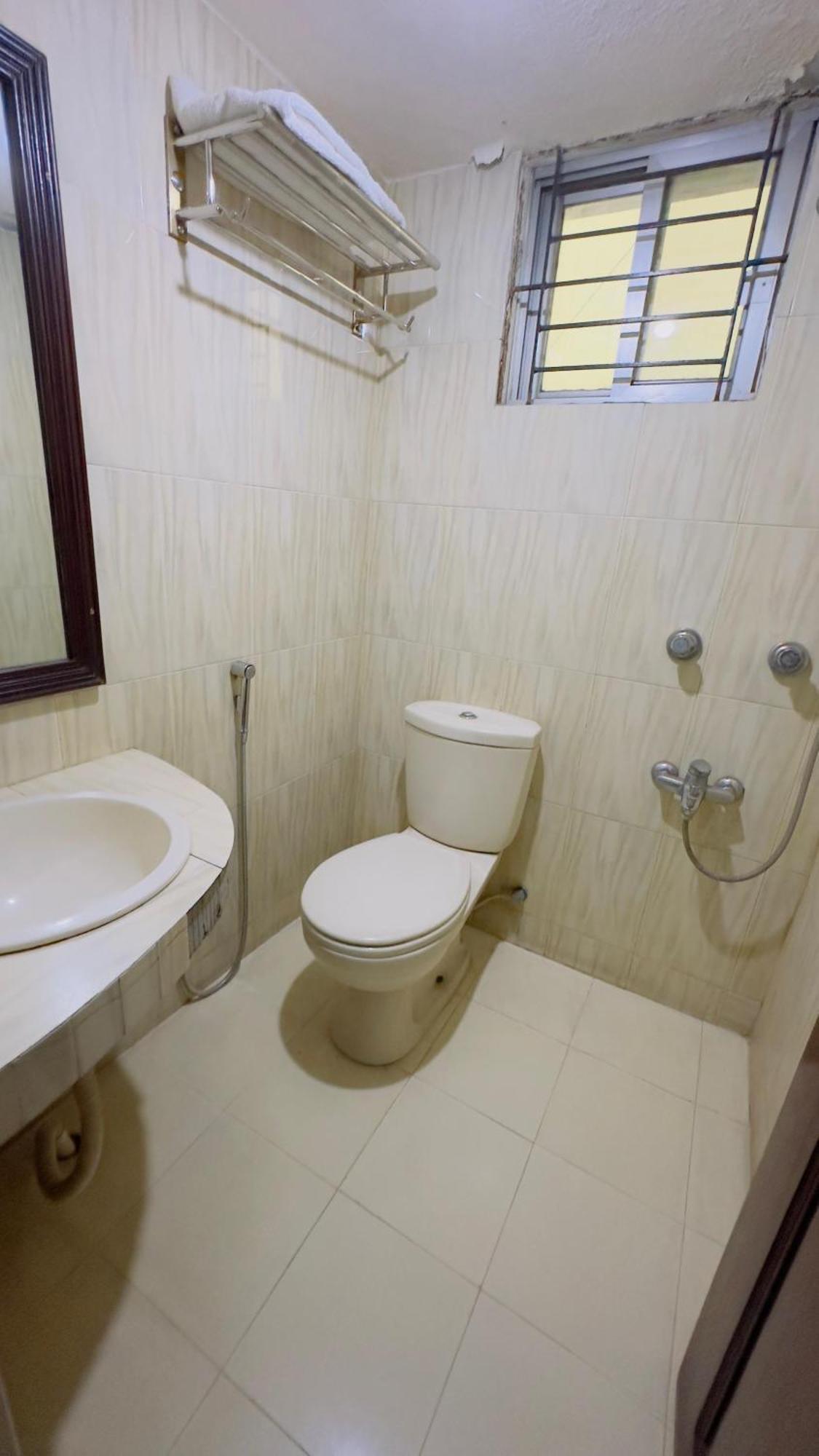 Grand Lake View Hotel Uttara Dhaka Bagian luar foto